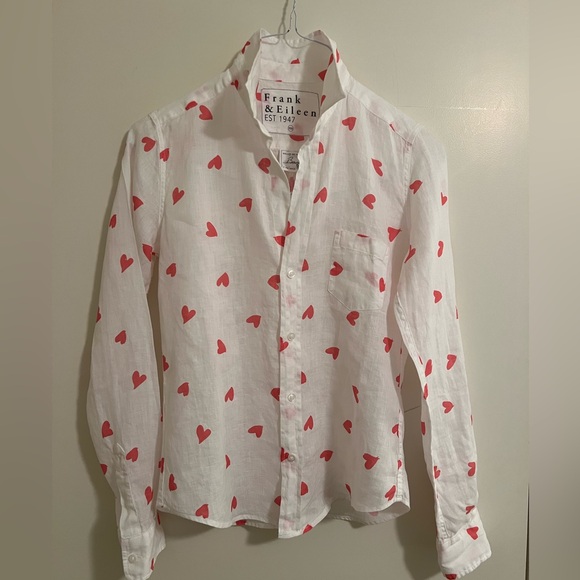 Frank & Eileen pink heart print white button front shirt, size XXS 